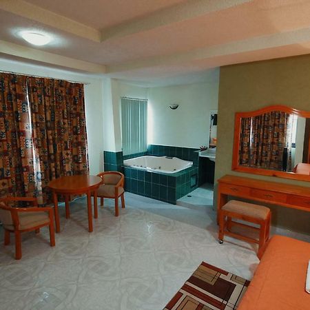 Hotel El Conquistador Monarca. Zitácuaro Eksteriør billede