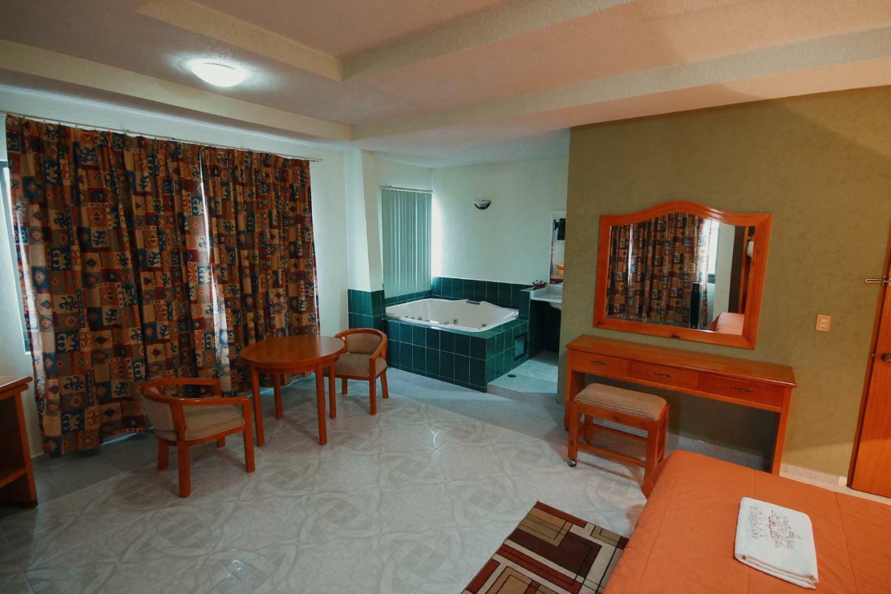 Hotel El Conquistador Monarca. Zitácuaro Eksteriør billede
