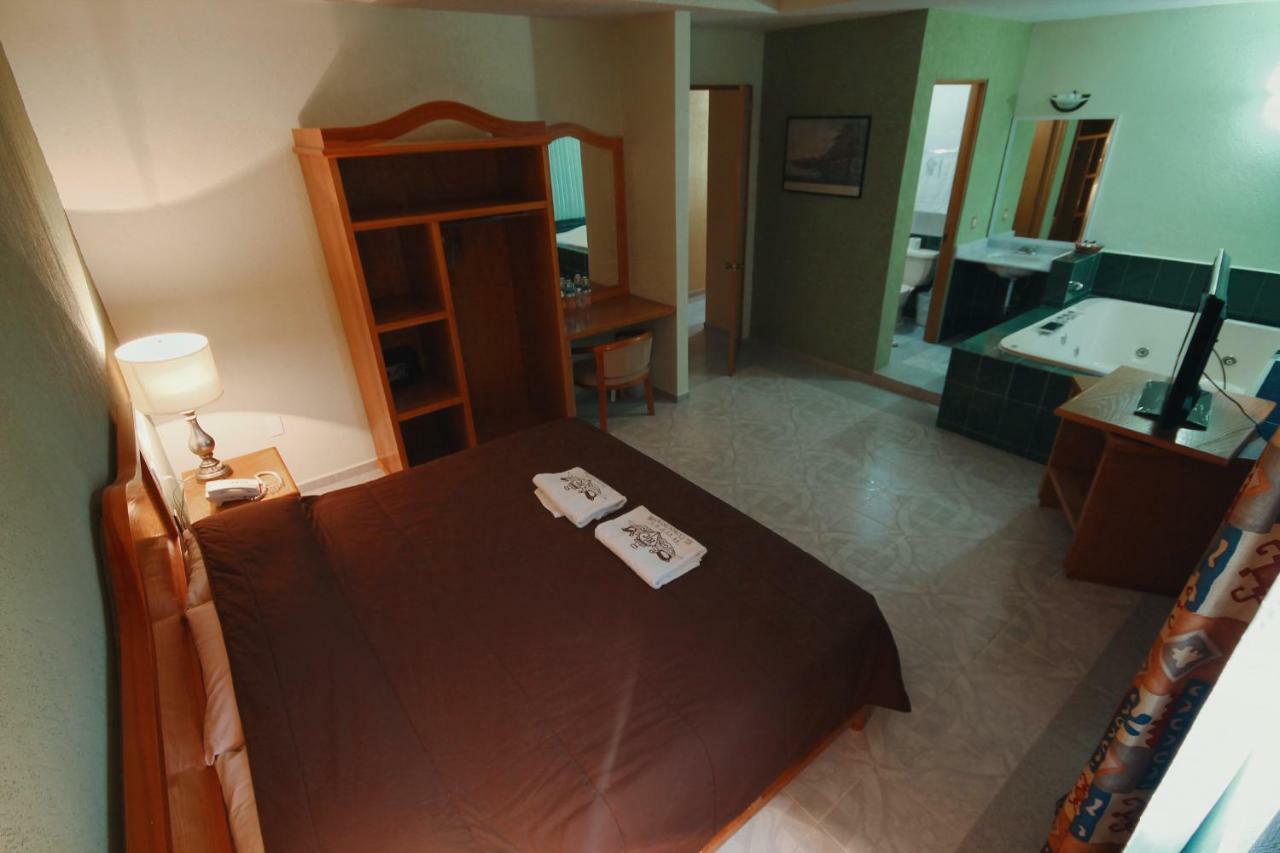 Hotel El Conquistador Monarca. Zitácuaro Eksteriør billede